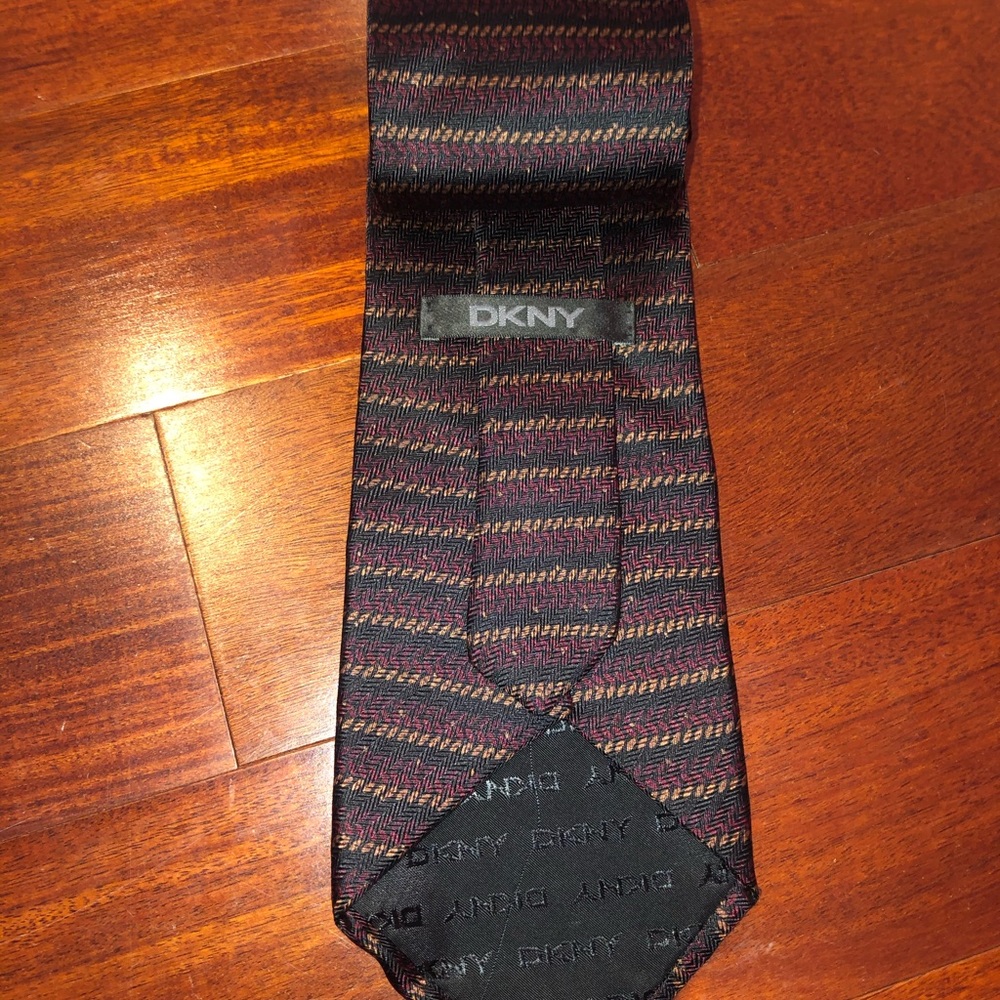 Men’s DKNY neck tie - 100% silk